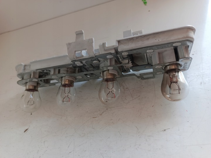 Zzoemcodez LAMP ВКЛЮЧИТЕЛНО ЛАМПИНГОВАРЯНЕ НА ЛАМПАРКИТЕ НА АВДИ A4 B5 LIFT 99-01 8