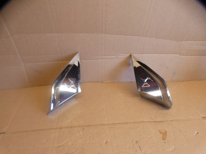 Trojkat of a fender CITROEN DS7 CHROM 9824578577 9824575977