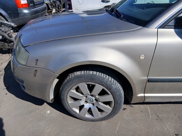 avant gauche aile SKODA SUPERB 2 NR LAK 9201