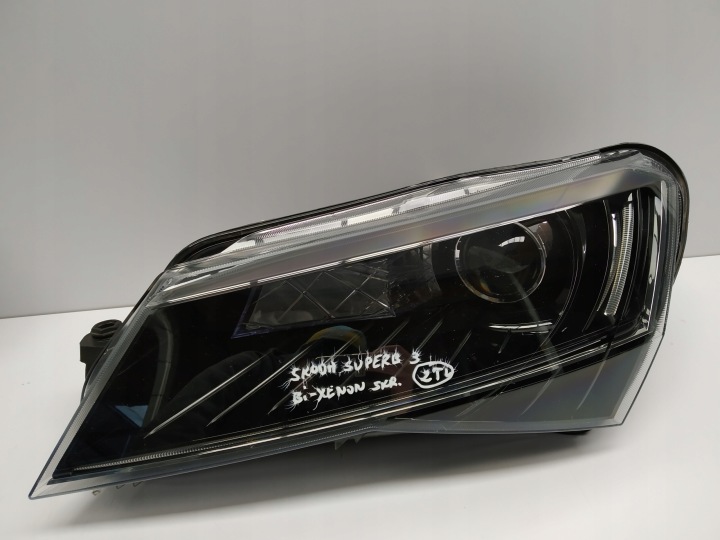 2015r + Skoda SuperB III reflektor Licht Bi Xenon LED links Om 3V1941015B