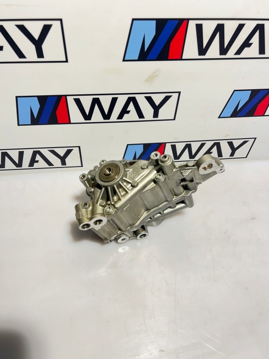 BMW M3 F80 M4 F82 F83 pump oil 7846388