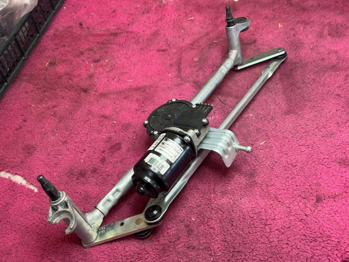 motorek mechanismus stěračů předek Seat Arona 6F1955113E