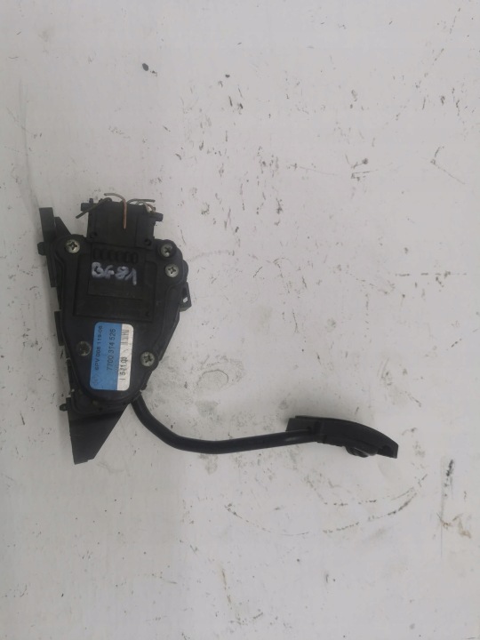 Potentiomètre Du gaz/du liquide RENAULT MASTER II 7700314526