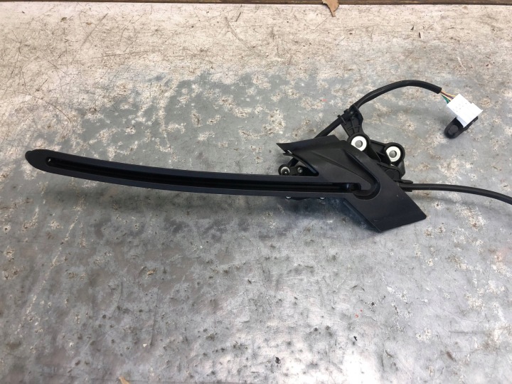 Micro moteur PROWADNICA ROLETY Gauche MERCEDES W212 KOMBI LIFT A2128202942