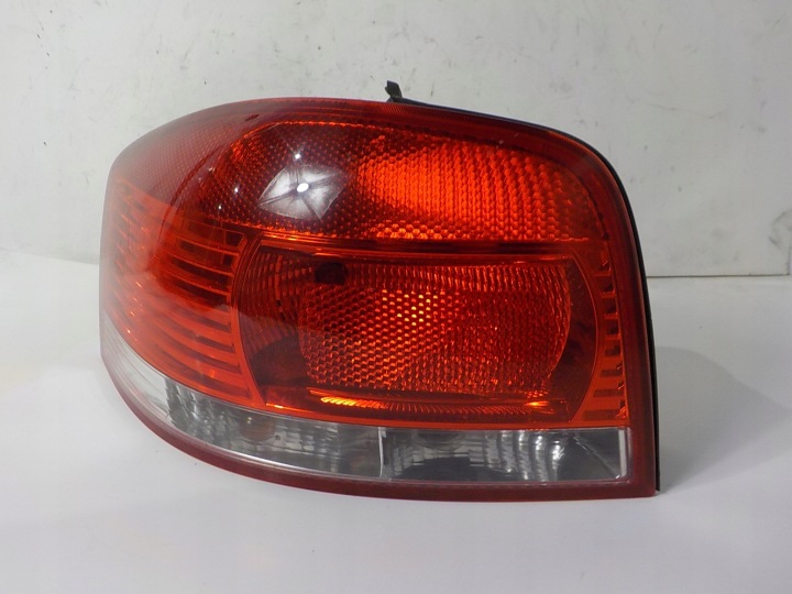 AUDI A3 II 8P Licht links hinten links heck 8P4945096E