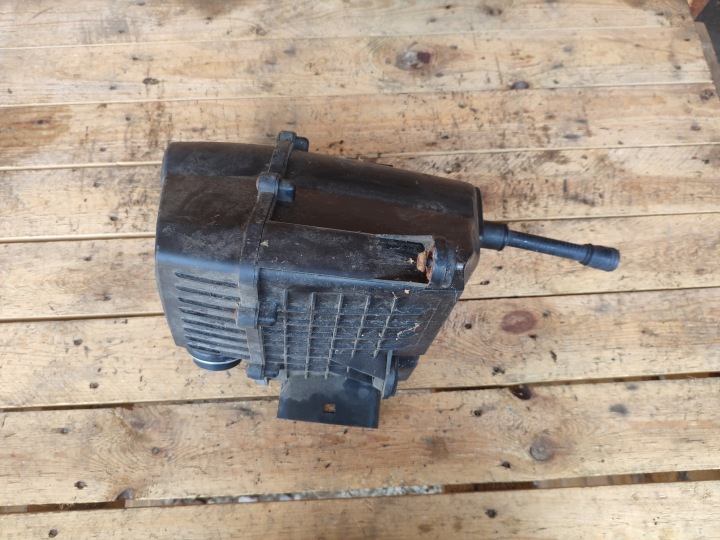 air filter housing VOLKSWAGEN OE 6R0129637B