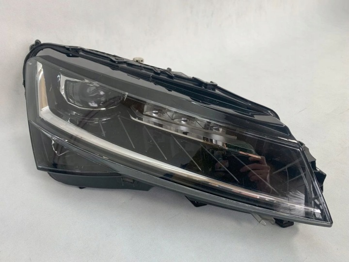 Skoda Superb 3 III FL 19r Reflektor Gauche Feux phare Gauche Lift 2019 3V1941016D