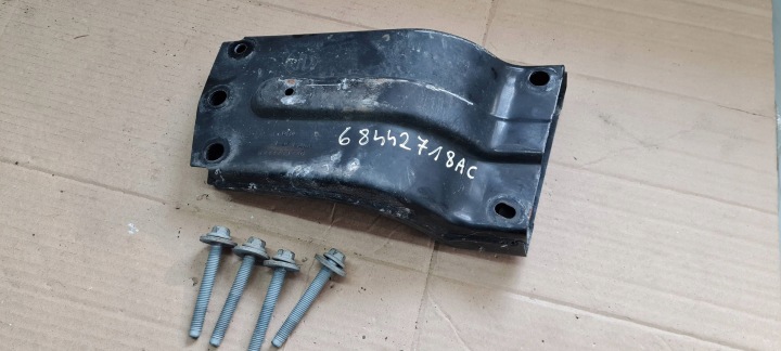 Jeep Grand Cherokee WL 2022 držák prístrojovka převodovky 3.6 V6 68442718AC