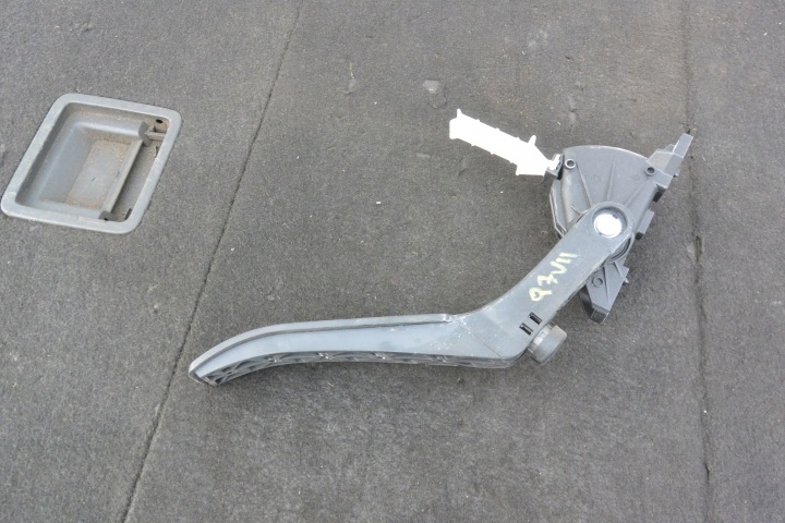 PEDAL POTENZIOMETRO DEL GAS / DEL LIQUIDO AUDI Q7 4L VW TOUAREG 7L EU