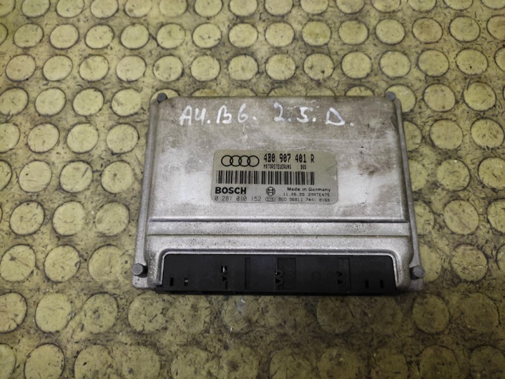 AUDI A4 B6 Bedienteil DES MOTORS 0281010152