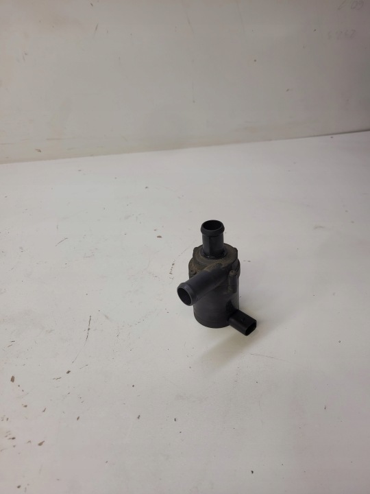ZUSÄTZLICHE WASSERPUMPE AUDI A4 B8 A5 A6 06H965561
