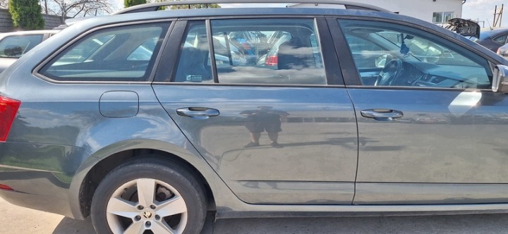 Portière Arrière Arrière Droit SKODA OCTAVIA III KOD LAKIERU LF7Y