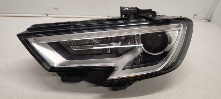 Licht vorne vorne links bixenon Audi A3 8V LIFT