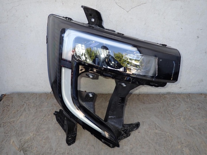 Feux phare Droit Avant Avant RENAULT MASTER IV LIFT 24- 260106174R