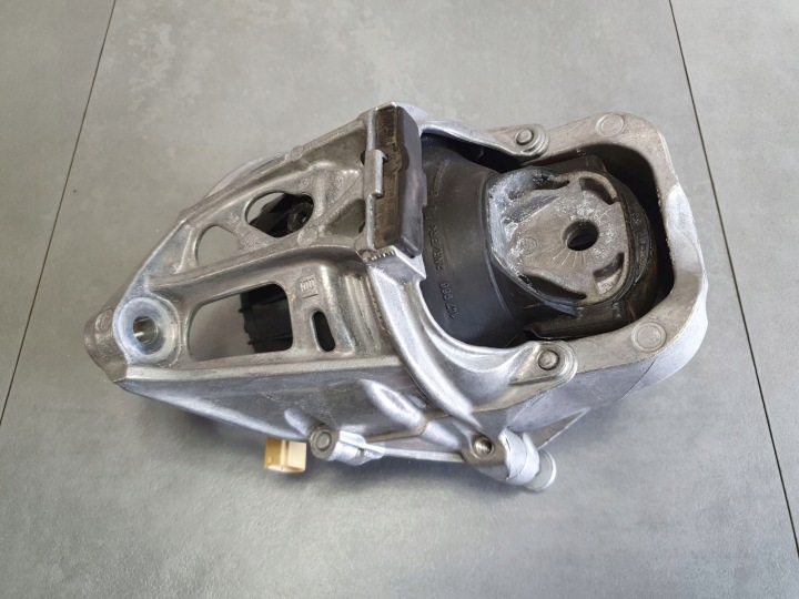 Audi Q8 holder engine mount 4M0199371FF
