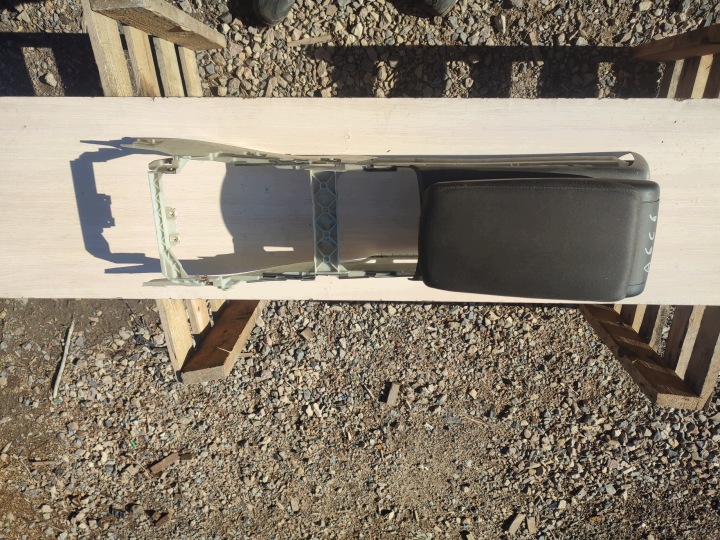 TUNEL střední Loketní opěrka AUDI A6 C6