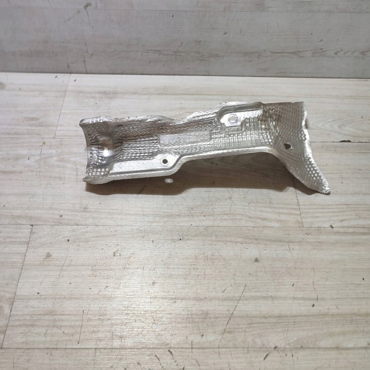 Blende Abdeckung termiczna des Auspuffs Opel Corsa F 9824886080