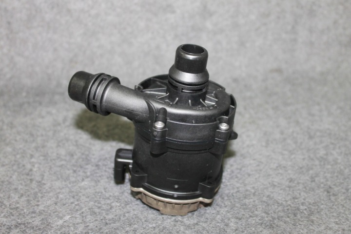 BMW G30 G31 G11 G12 G05 G06 M550D B57D30C zusätzliche Wasserpumpe 8482744