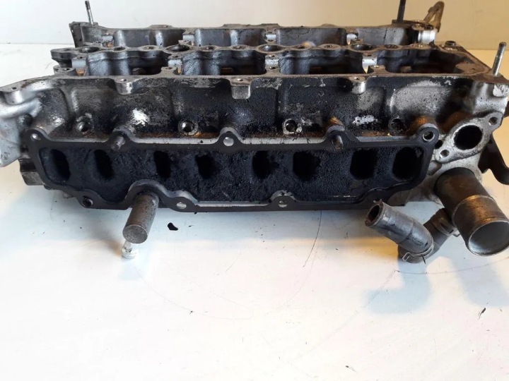 Cylinder Head TOYOTA AVENSIS Sedan (_T25_) 6CA1518 2.2L diesel 130kW 9