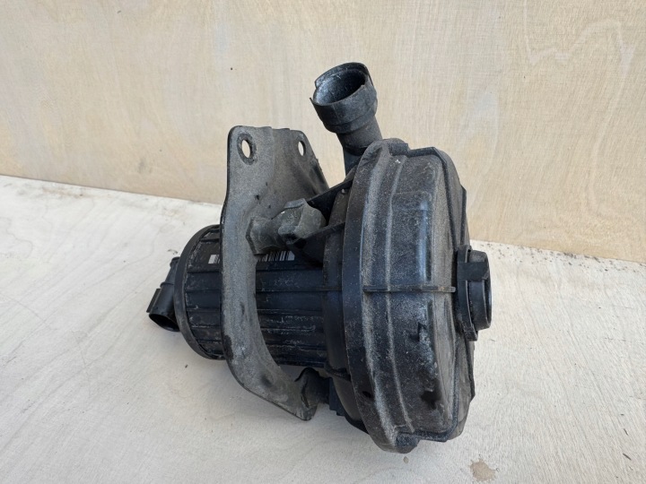 pump air WTORNEGO VW Golf V A3 II 8P 1.6 8V 06A959253E