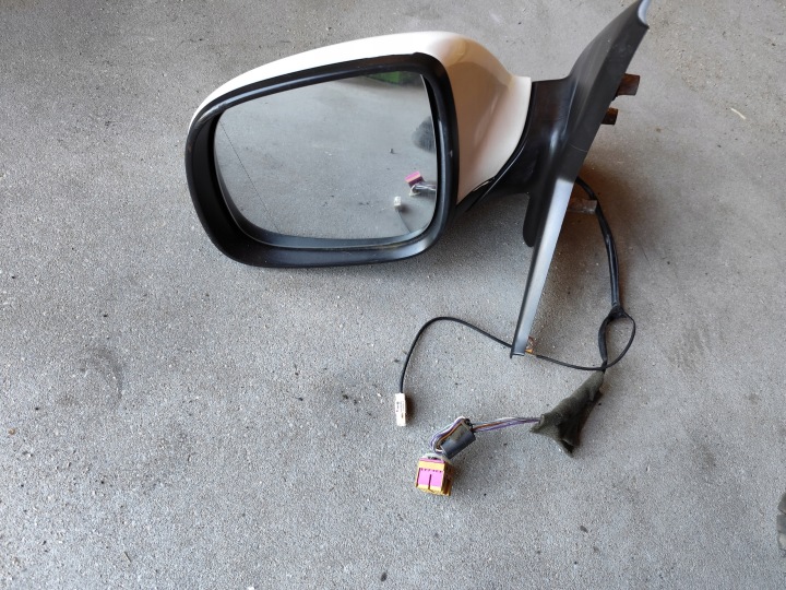 Spiegel VW T5 LIFT links Fahrer 5 pin + antena biale beschädigt Gehäuse