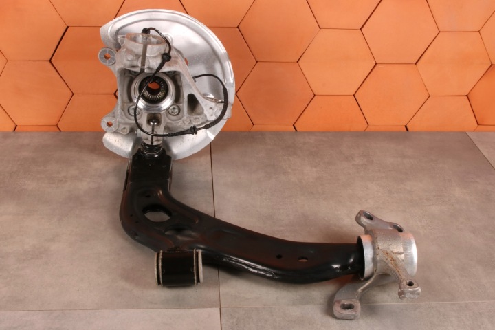 BMW F40 F44 F45 X1 F48 X2 F39 swing arm of the pivot right front 6876646