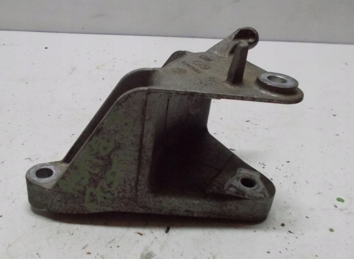 OPEL ASTRA J 1.7 CDTI 14R Stütze Halter Getriebe 13248664
