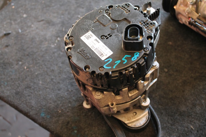2158. alternatore AUDI 04L903018A