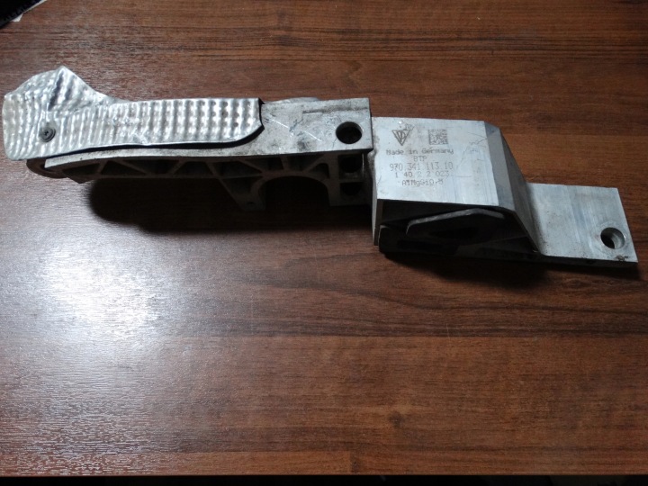 STAFFA SANEK ANTERIORE SINISTRA PORSCHE PANAMERA 970 1