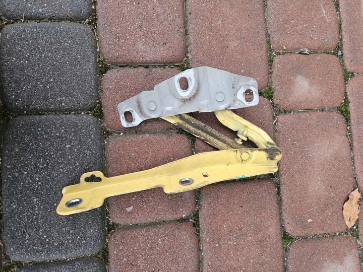 zsanér motorháztetök bal Z40Q Opel ADAM 13355230