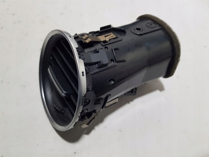 MERCEDES W204 LIFT BOCCHETTA ARIA ANTERIORE sinistra A2048306754