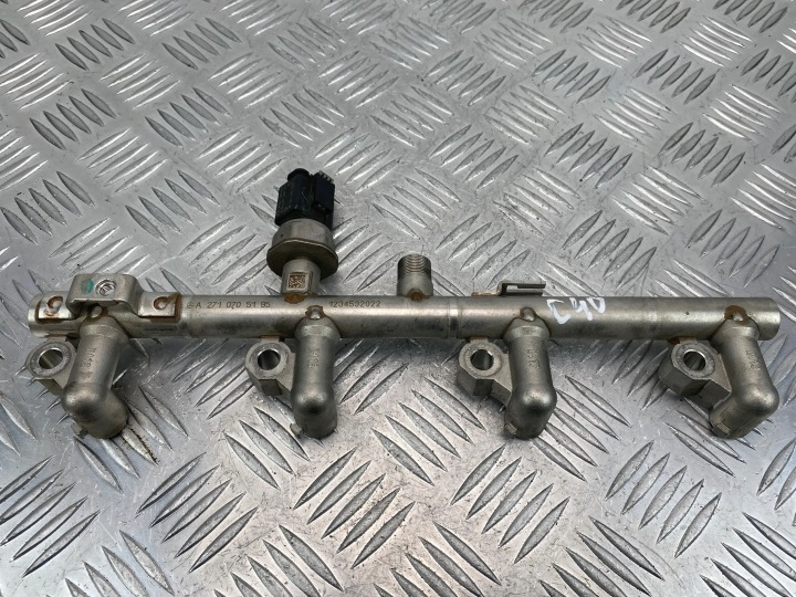 Mercedes W204 W212 M271 Schlauch Schiene Kraftstoffverteiler Einspritzleiste A2710705195