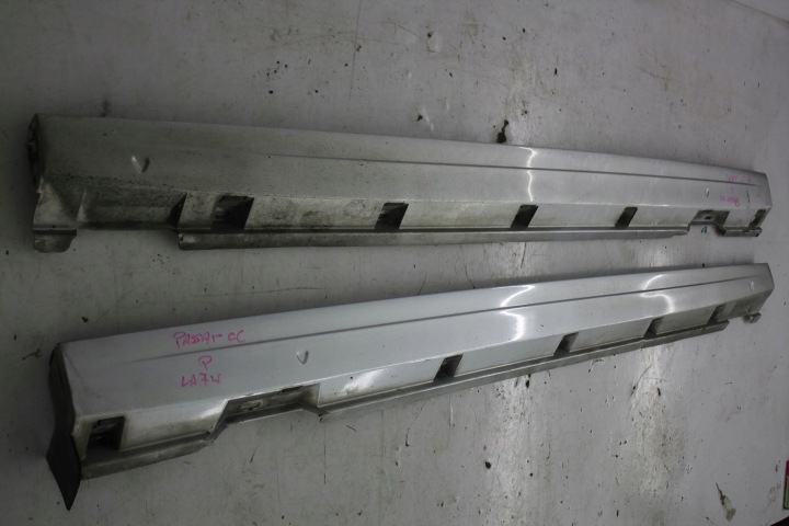 moulding threshold left VW PASSAT CC of wheels. LA7W 08-11
