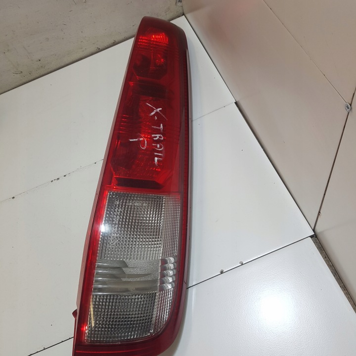 light right rear NISSAN X-TRAIL