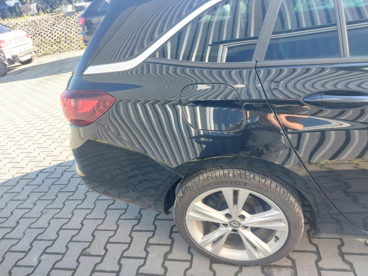 ASTRA V K 15r> KOMBI blatník Štvrťka zadok pravý Z22Y