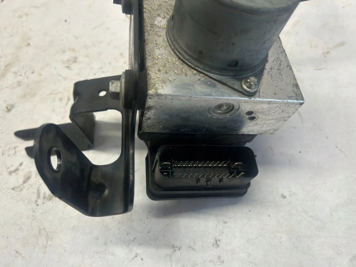 Ford OE ER33-2C405-AA brake pump abs Mustang 8