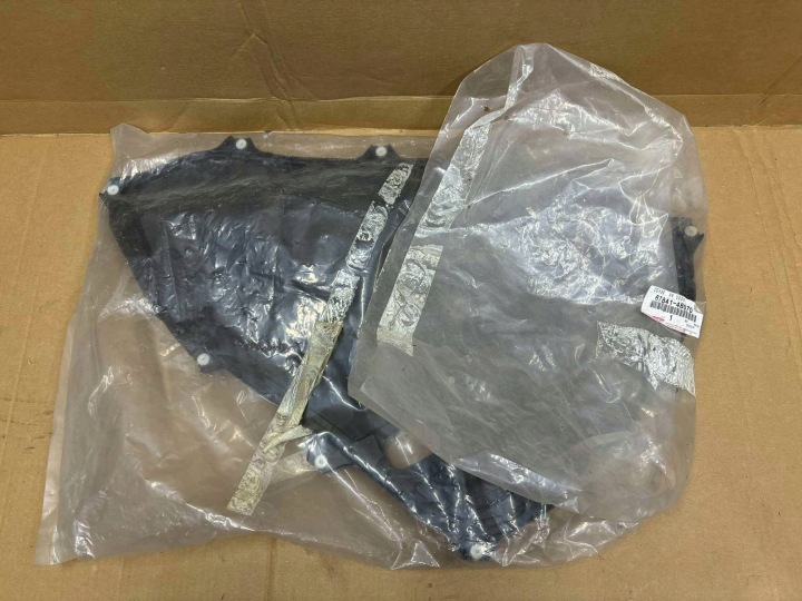 cover lower door right rear part LEXUS RX 450H 6784148070