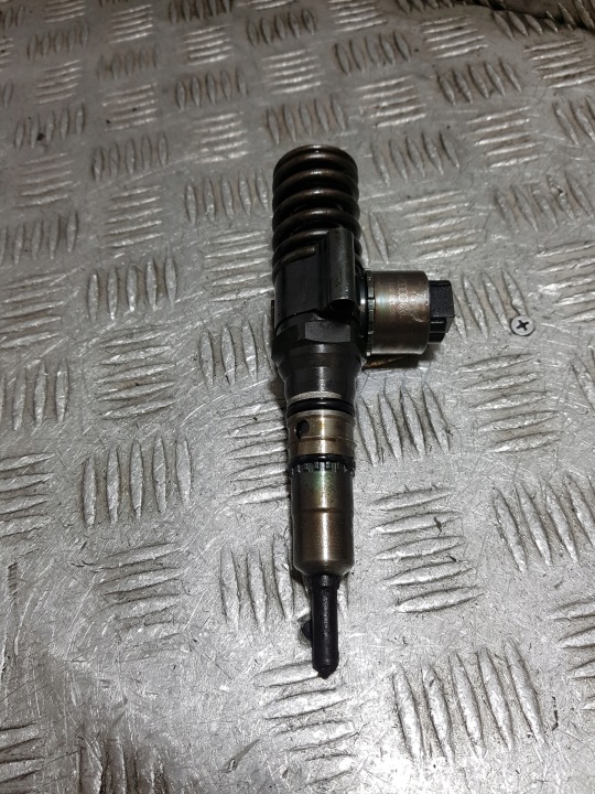 Injecteur VOLKSWAGEN TOURAN 1 03G130073B