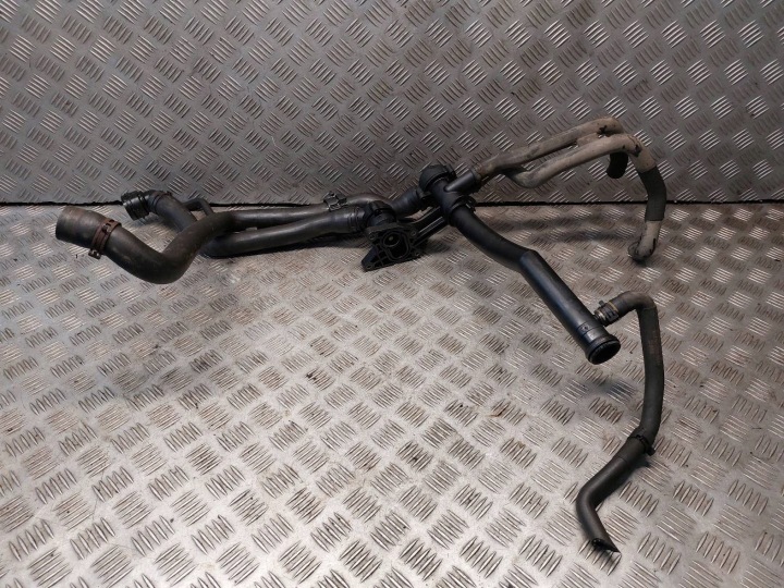 Scatola termostato MAGISTRALA d’acqua VW GOLF V 1.4 FSI 03C121118C 03C121121C
