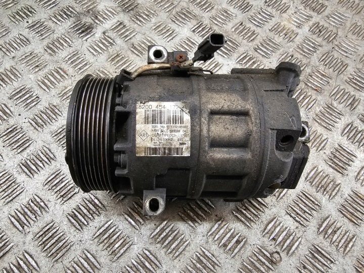 compressor of the air conditioning RENAULT TRAFIC II LAGUNA III 8200454172