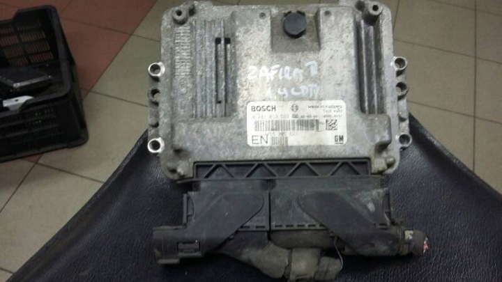 počítač 55205621 EN OPEL ZAFIRA B 1.9 CDTI