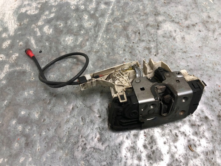 de la Serrure Portière Droite Arrière MERCEDES W906 A9067400735