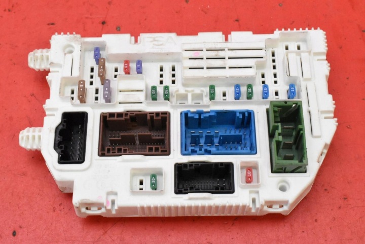 Kasten der Sicherungen BSI 9846631480 PEUGEOT 308 3 III P5 T10 1.5 BLUEHDI