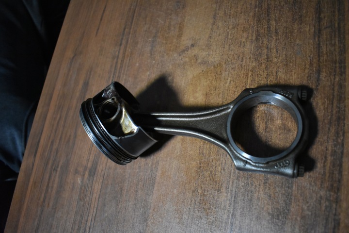 piston connecting rod of the engine cylinder 1-4 CVD PORSCHE PANAMERA 971 RSQ8 4.0 TFSI 1