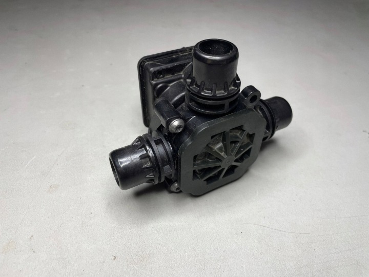 dodatna pumpa ventil vode BMW IX 9462114 @A