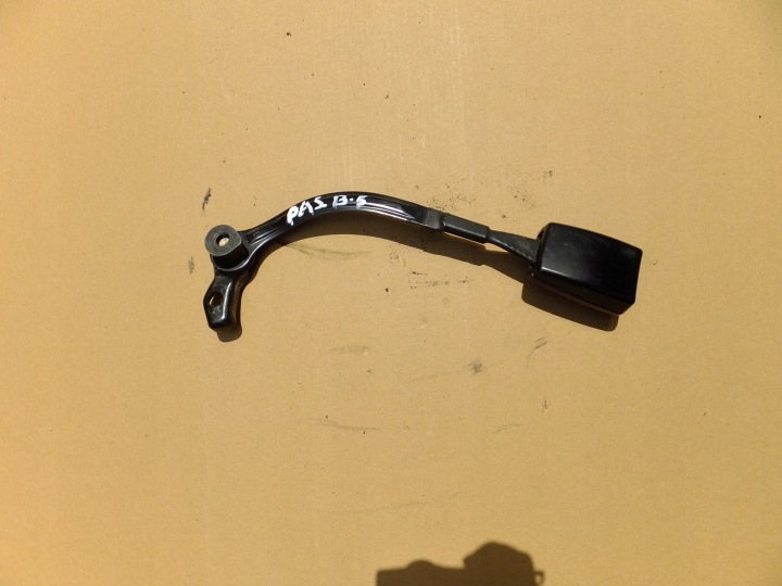 zapinka stěny řidičů vw passat b5 lift 2003r 3B0858471J