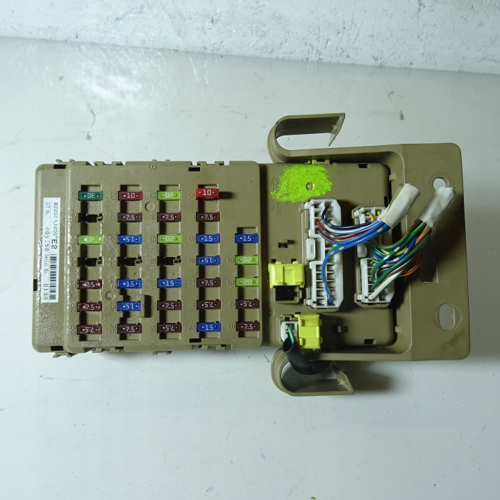 SUBARU OUTBACK 4 Kasten der Sicherungen 82201AJ000