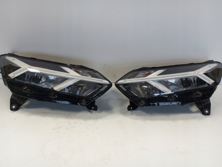 Feux phare Droit ou Gauche FULL LED DACIA SANDERO III 260602561R 260107920R