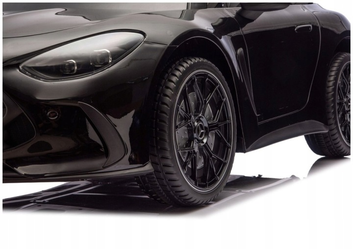 Авто на акумуляторі Mercedes GT63 AMG DK-GT63 24 В LCD Чорний Лакований — фото 8