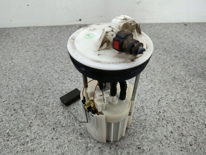 KÜTUSEPAMP NISSAN ALMERA Tino 0580314063 BOSCH 1, 8 16 V 6
